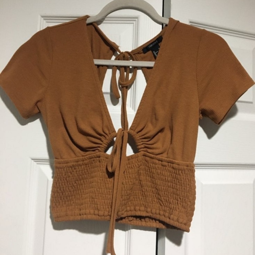FOREVER 21 opened cropped top ✨